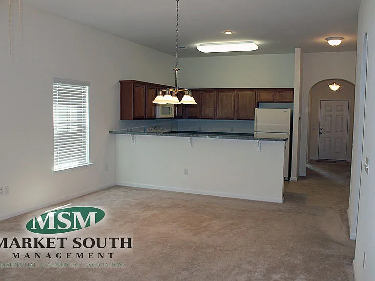 34 Falkland Ave — Photo 4