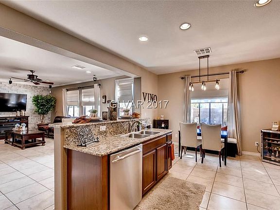 3rd image of 33 Peak Villa Ave