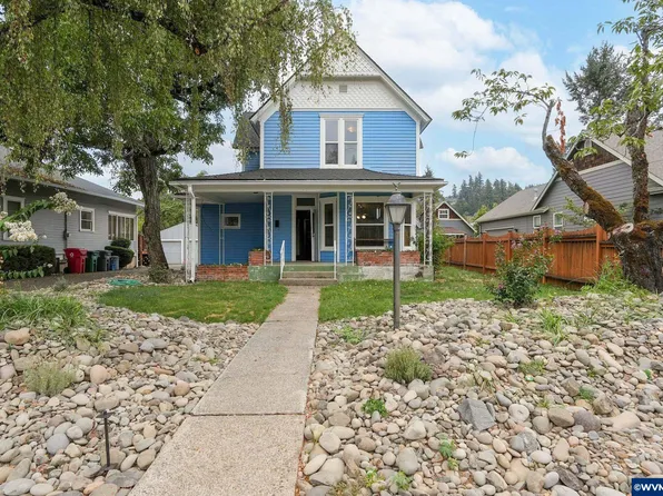 601 S Water St, Silverton, OR 97381