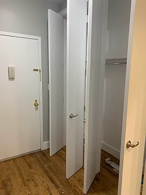 Rented by Delmark Realty LLC | media 6