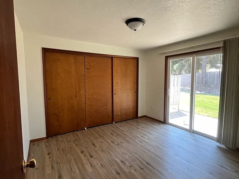 1243 SE Villard St — Photo 6