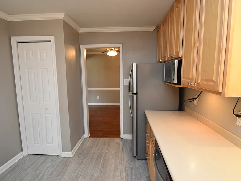 504 S Kings Point Rd — Photo 9