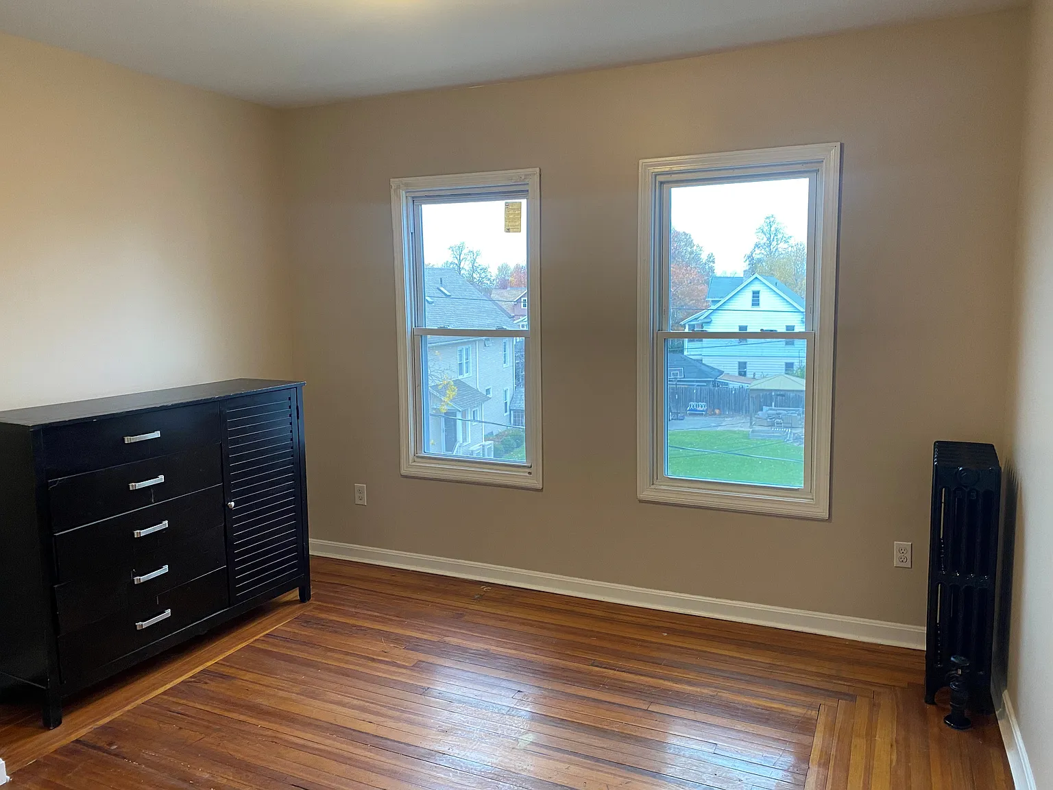 3 bed, 1300 sqft, $2,400 — Photo 4