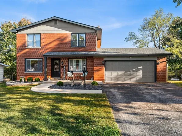 2136 Wildwind Ln, High Ridge, MO 63049