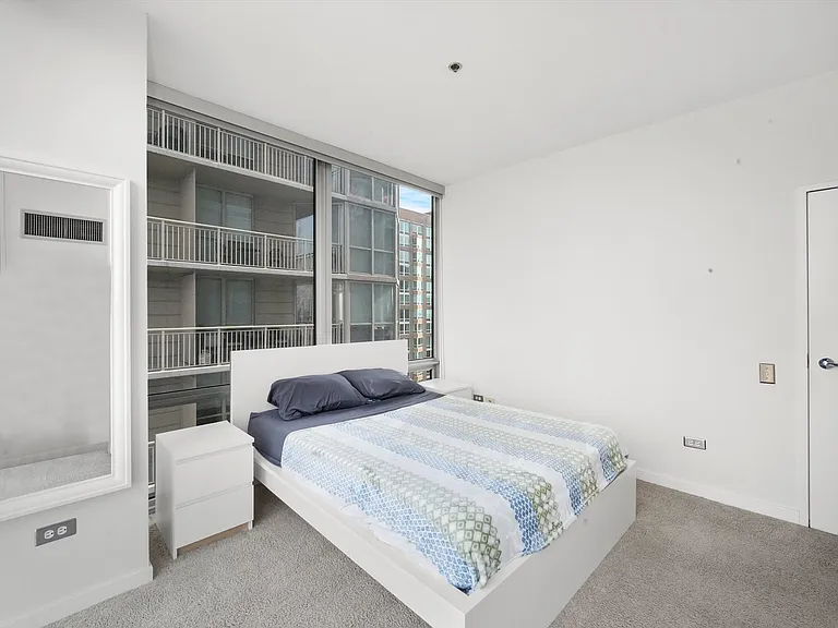 653 N Kingsbury St #1207 — Photo 16