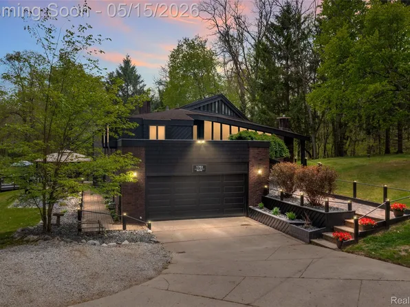 1751 Bird Rd, Ortonville, MI 48462