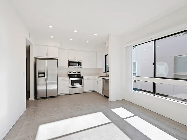 5900 Severin Dr — Photo 32