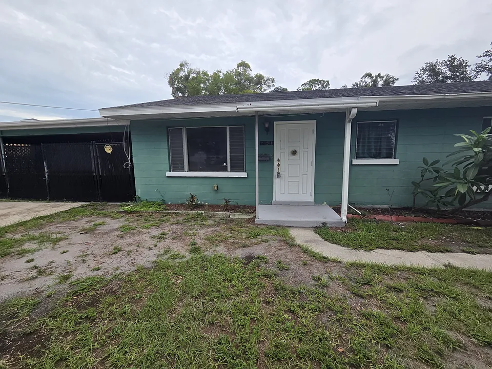 1204 17th Ave W
