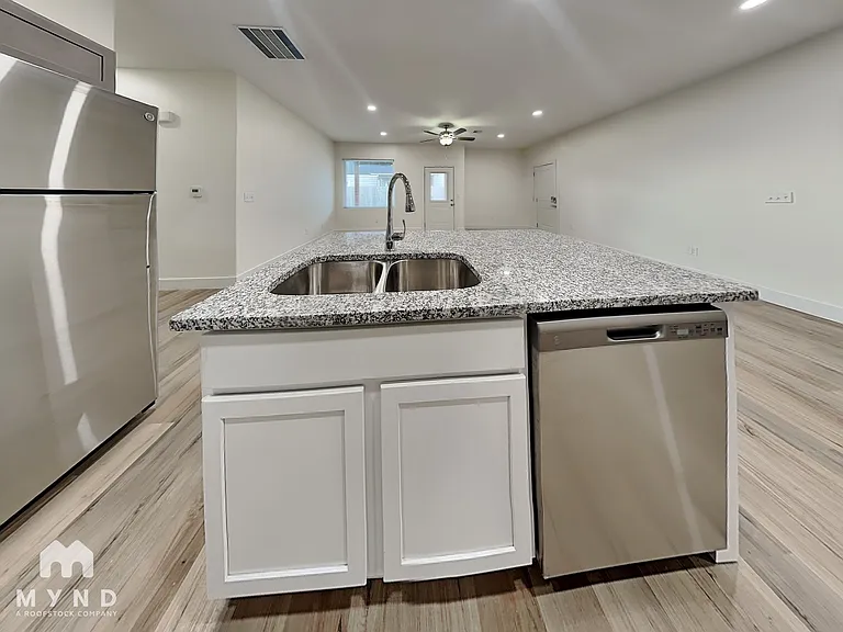 5801 Bristol St #5801 — Photo 8