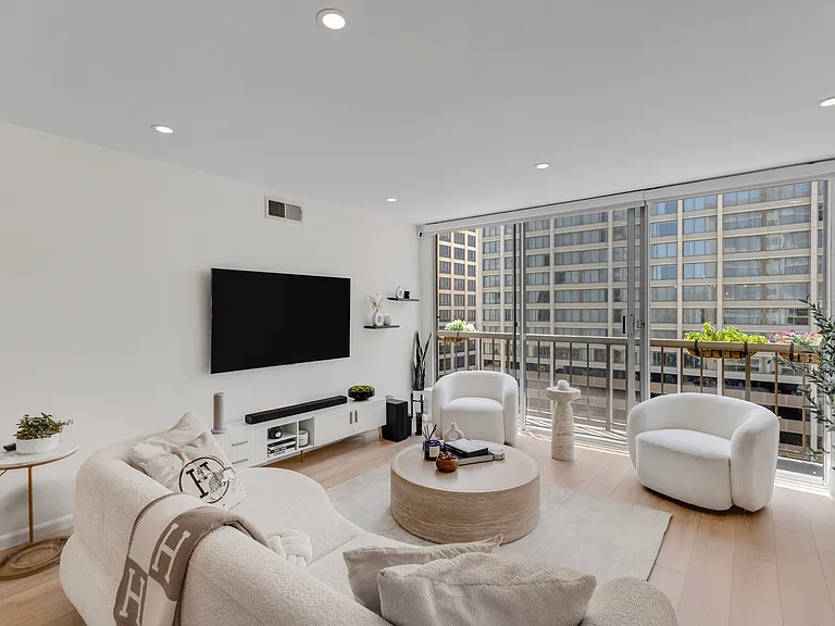 10747 Wilshire Blvd #902 — Photo 3