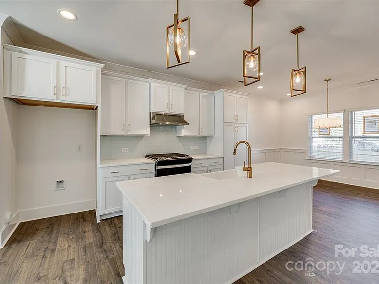 1237 Eastway Dr — Photo 2