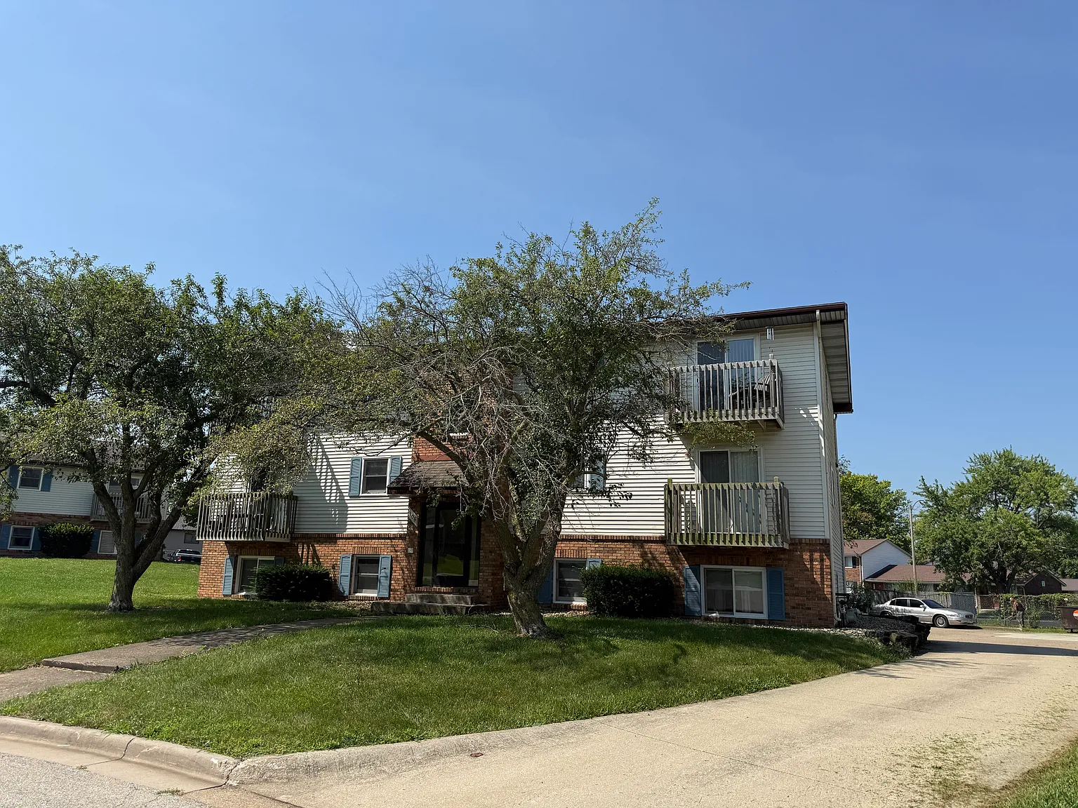 2 bed, 800 sqft, $750 — Photo 1