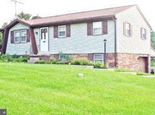 2049 Robin Dr, Manheim, PA 17545