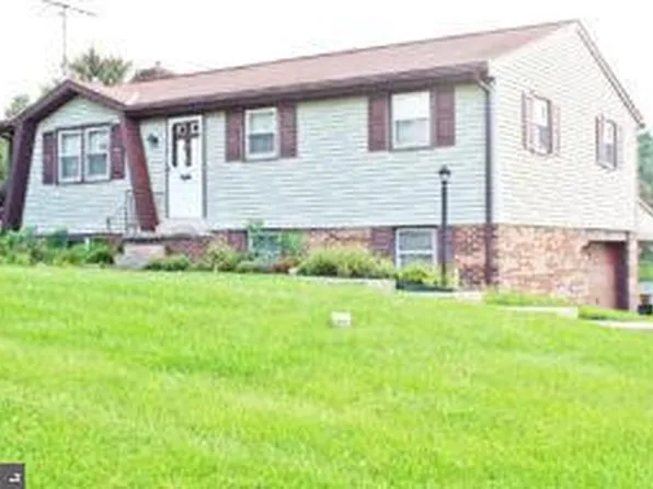 2049 Robin Dr, Manheim, PA 17545