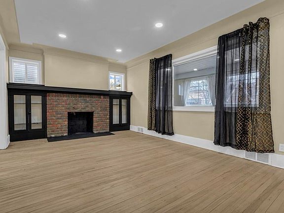 4th image of 10320 Crocuslawn St