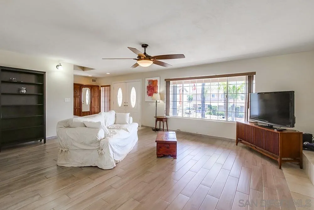 5 bed, 3500 sqft, $1,850 — Photo 2