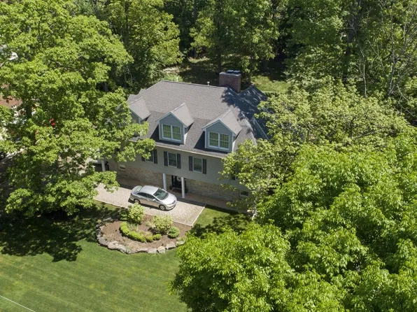 147 Fells Rd, Essex Fells, NJ 07021