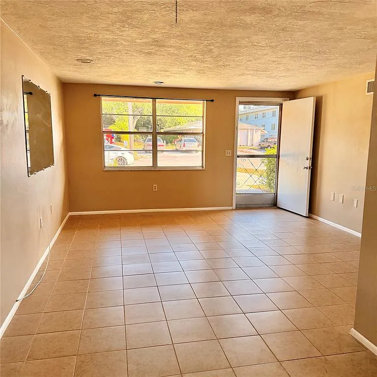 1 bed, 1.0 bath, 630 sqft, $1,200 — Photo 3