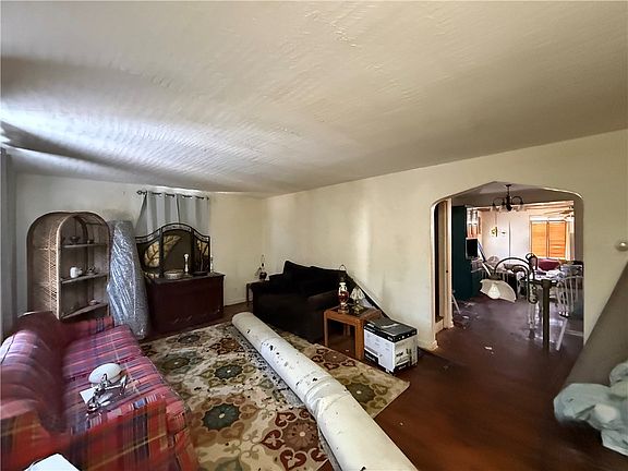 5th image of 2360 Evans City Rd