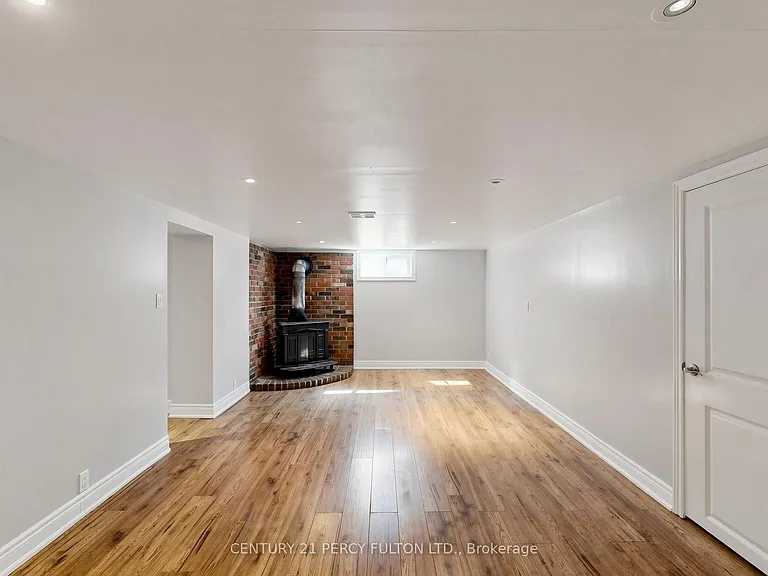 25 Kenwood Cres — Photo 33
