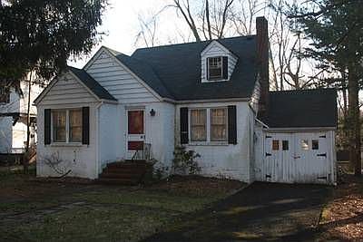2nd image of 105 Houston Pl