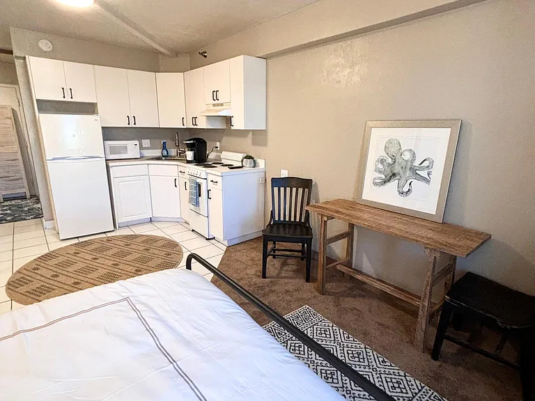224 E Garden St #404 — Photo 1