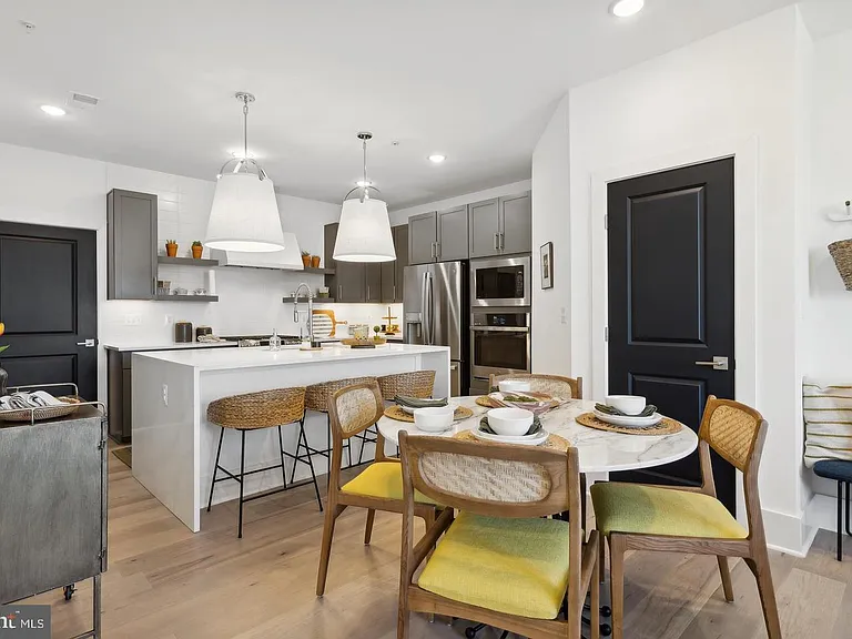 111 E Cromwell St — Photo 18
