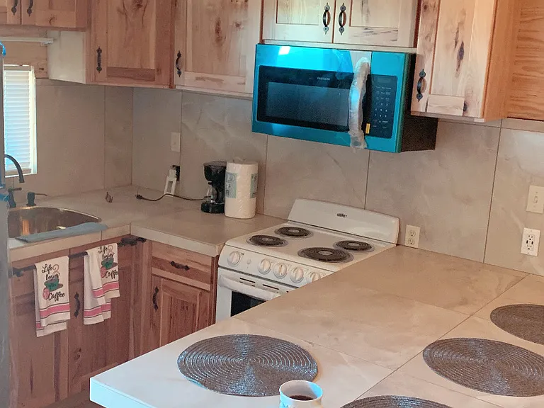 140 Rolling Hills Dr — Photo 2
