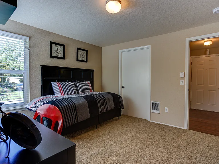 Commons at Dawson Creek Apartments — Photo 11