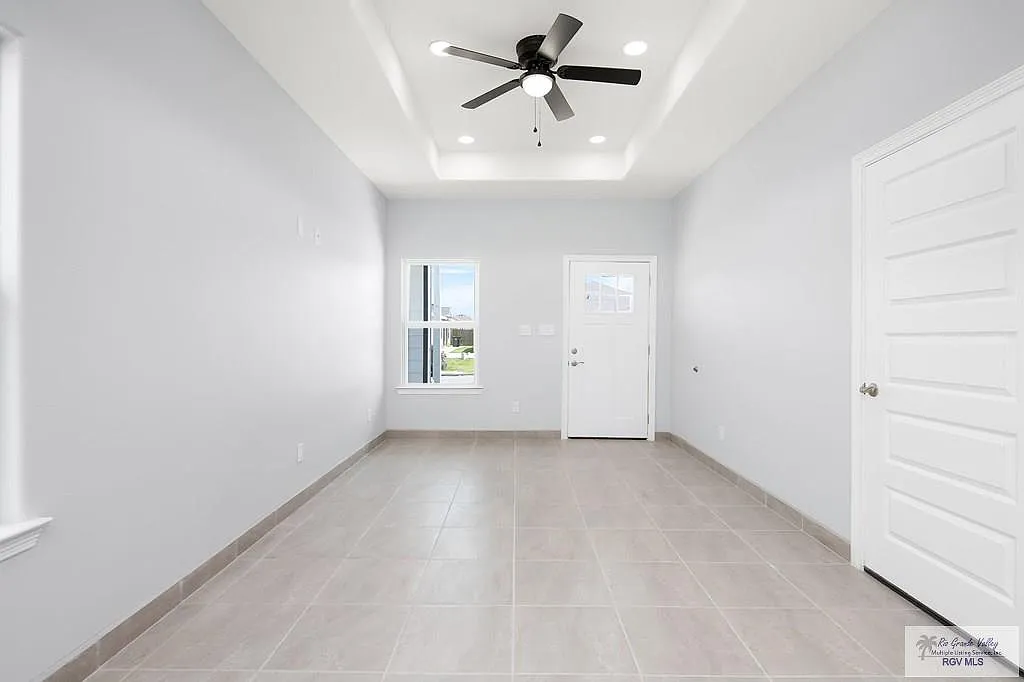 3 bed, 2.0 bath, 980 sqft, $1,225 — Photo 2