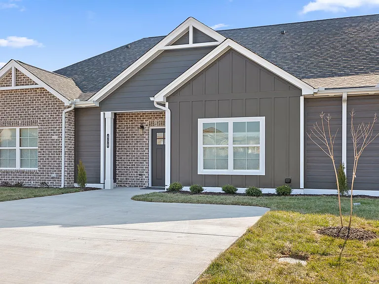 658 Bellingham Dr NE — Photo 33