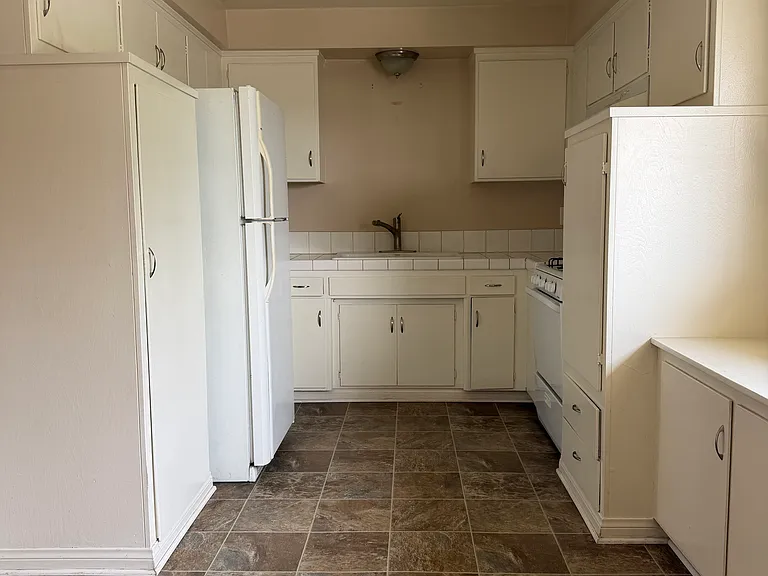 4425 Ocean View Blvd — Photo 6