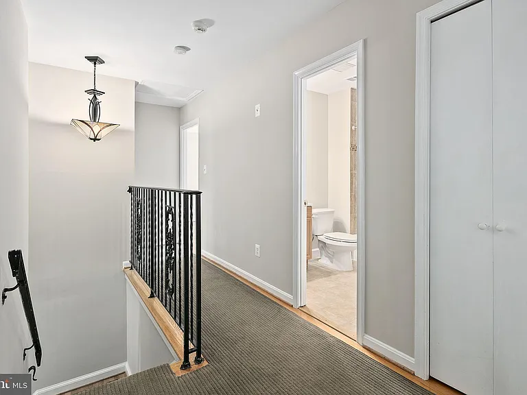 2542 N Wakefield St — Photo 25