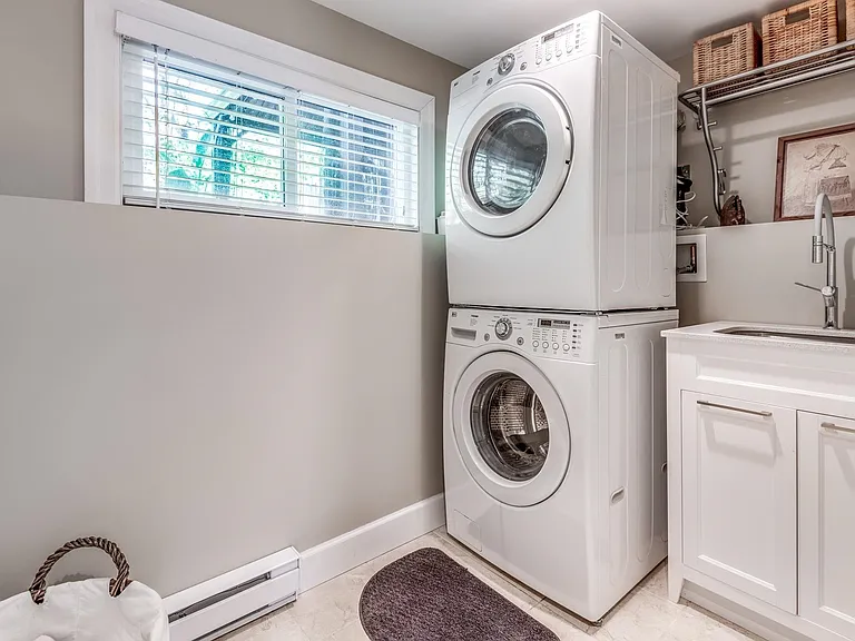 885 Fairfield Rd — Photo 18