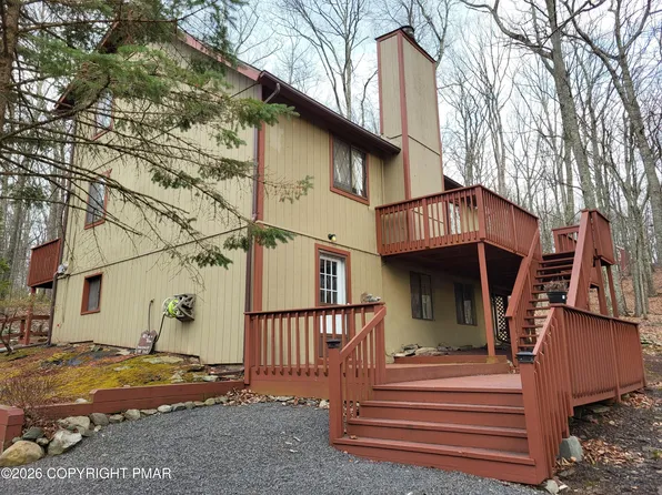 180 Dorchester Dr, Bushkill, PA 18324