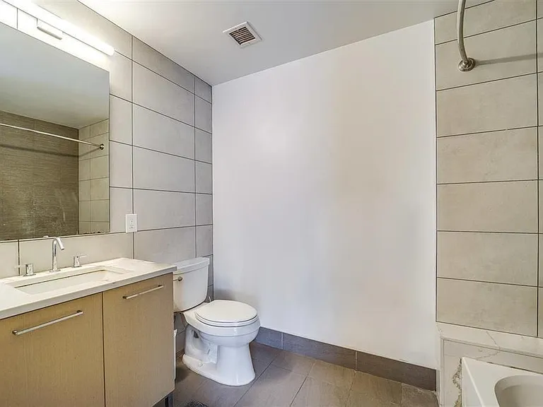 1400 Hudson St #514 — Photo 5