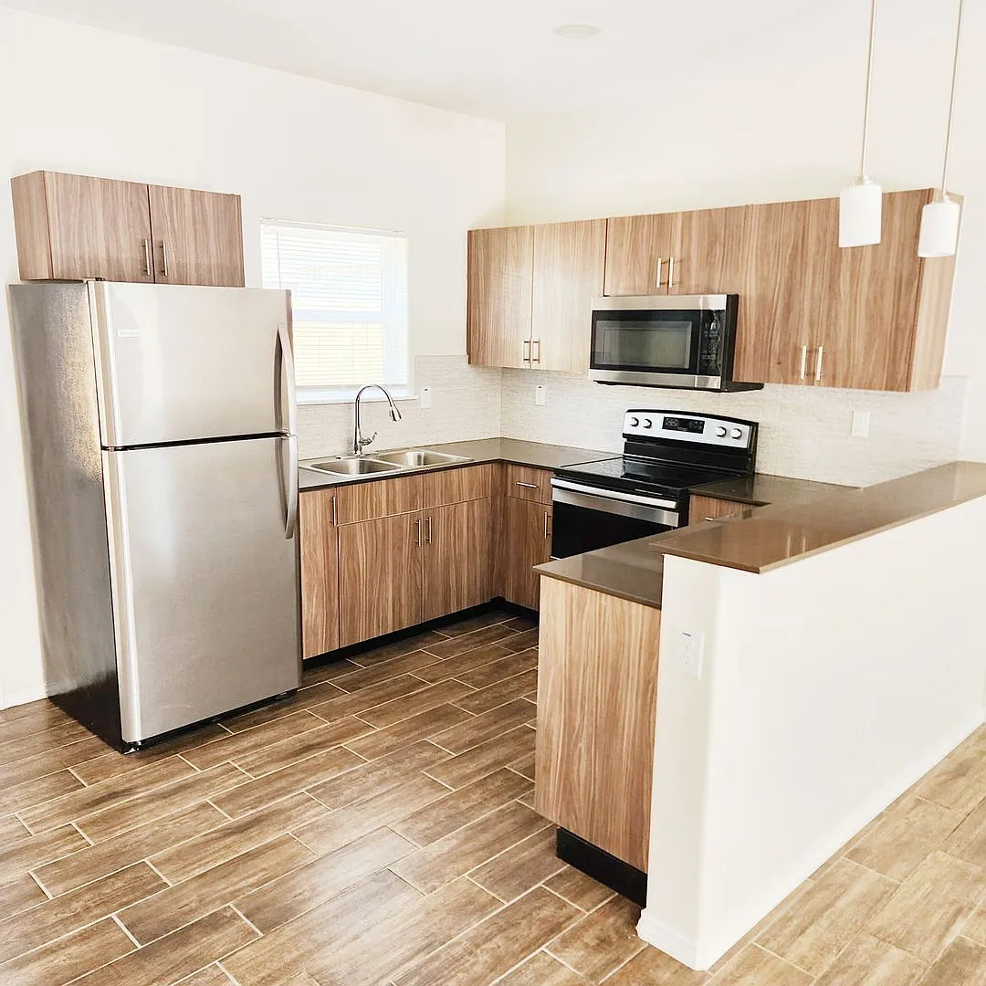 1601 Cortlandt St. — Photo 2