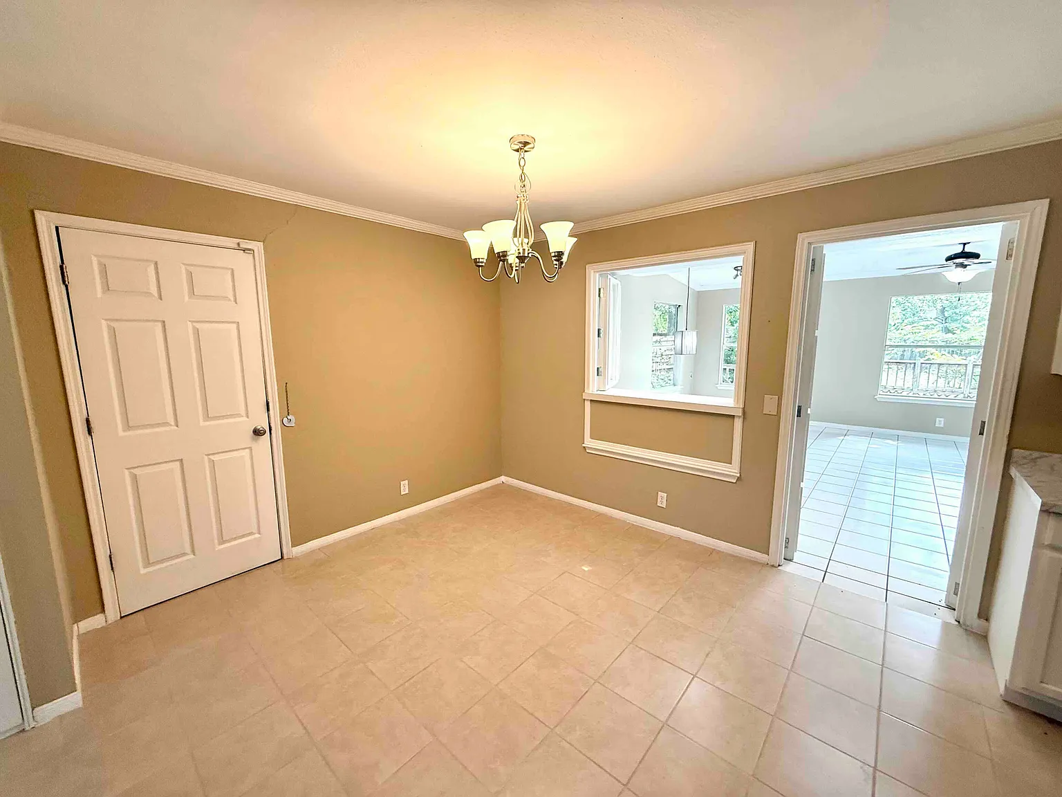 3 bed, 2.5 bath, 1872 sqft, $1,999 — Photo 4