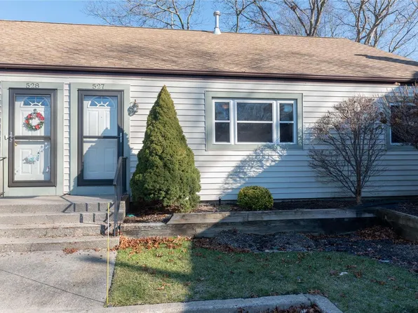 527 Lake Court #527, Middle Island, NY 11953