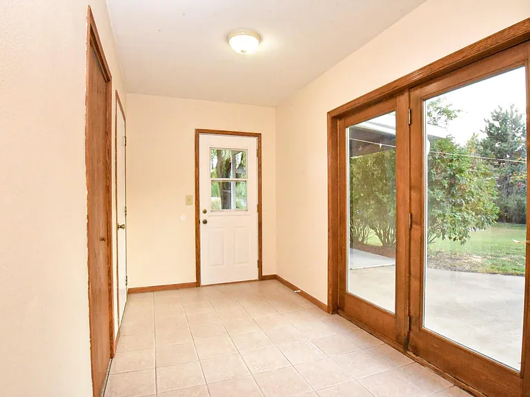 2501 Thomas Ct — Photo 11