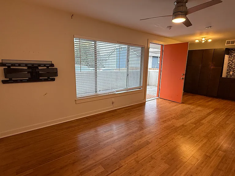 2200 Dickson Dr #101 — Photo 5