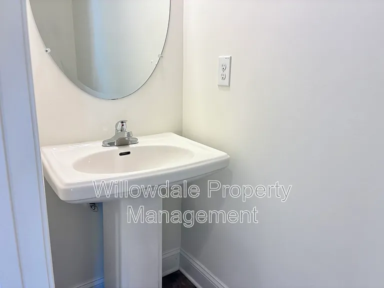 100 Spring Pine Ln — Photo 11
