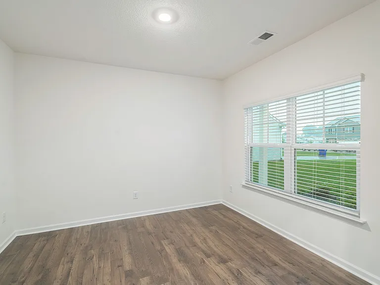 944 Utopia Ln — Photo 5