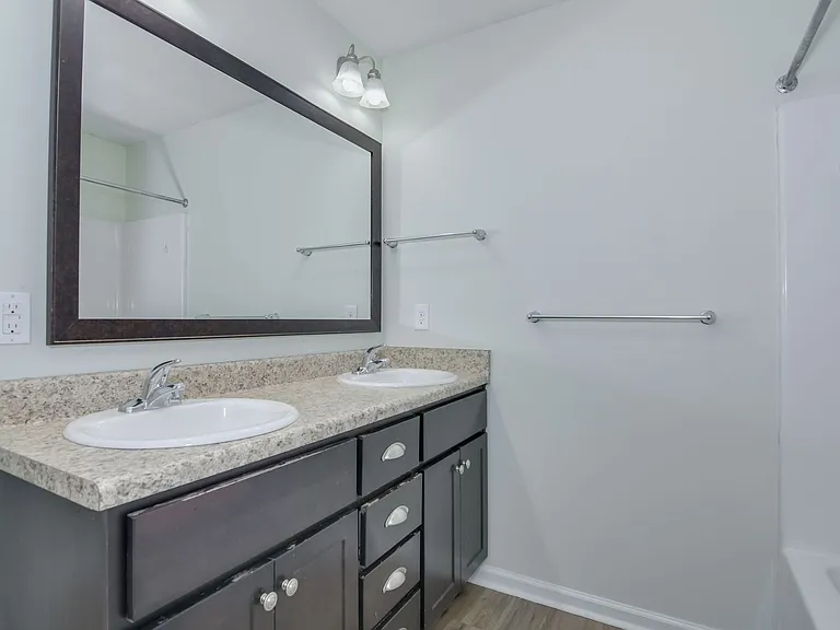 901 Avalon Ct — Photo 26