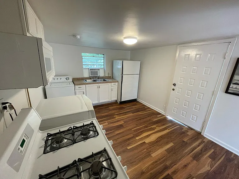 6404 Ponca St #B — Photo 4