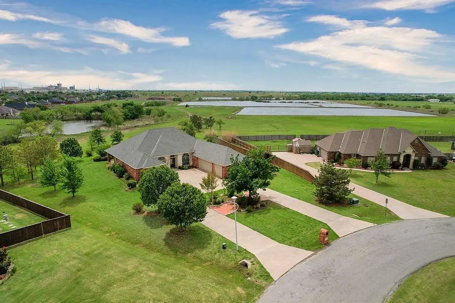 4 bed, 2.5 bath, 2900 sqft, $3,550 — Photo 1