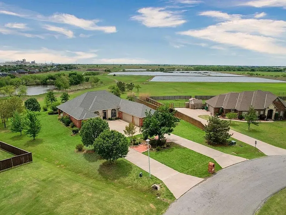 38 NW Sandy Trail Ln