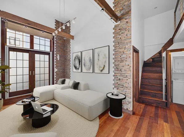 605 Manhattan Avenue image 1 of 7