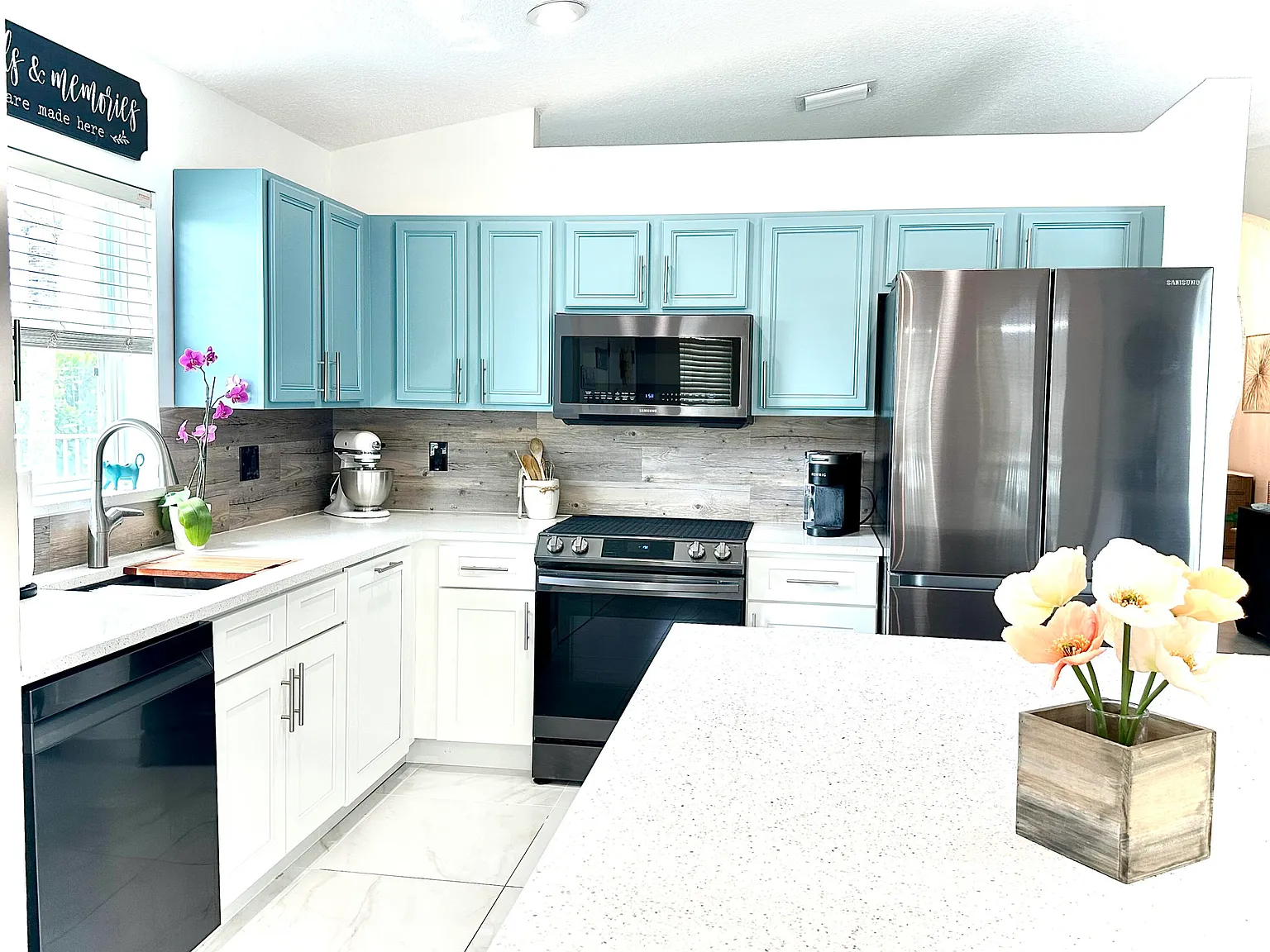 3 bed, 2.0 bath, 1943 sqft, $9,000 — Photo 3