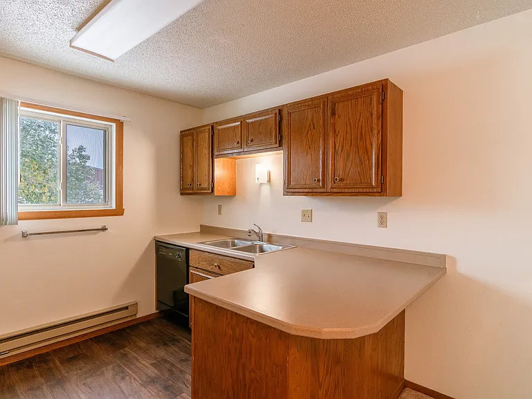 Fargo, ND Huntington Apartments |Kitchen